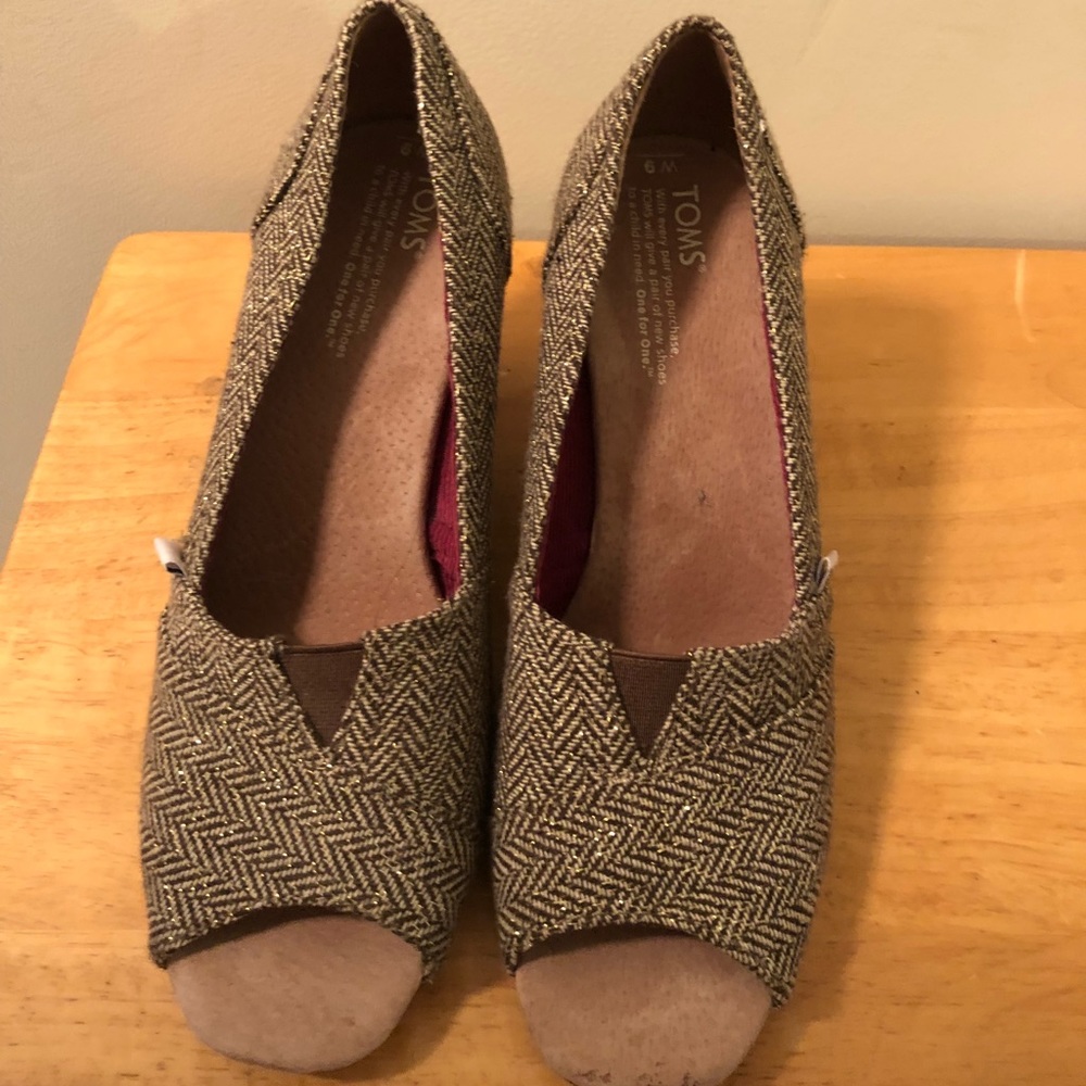 Toms open toe wedges